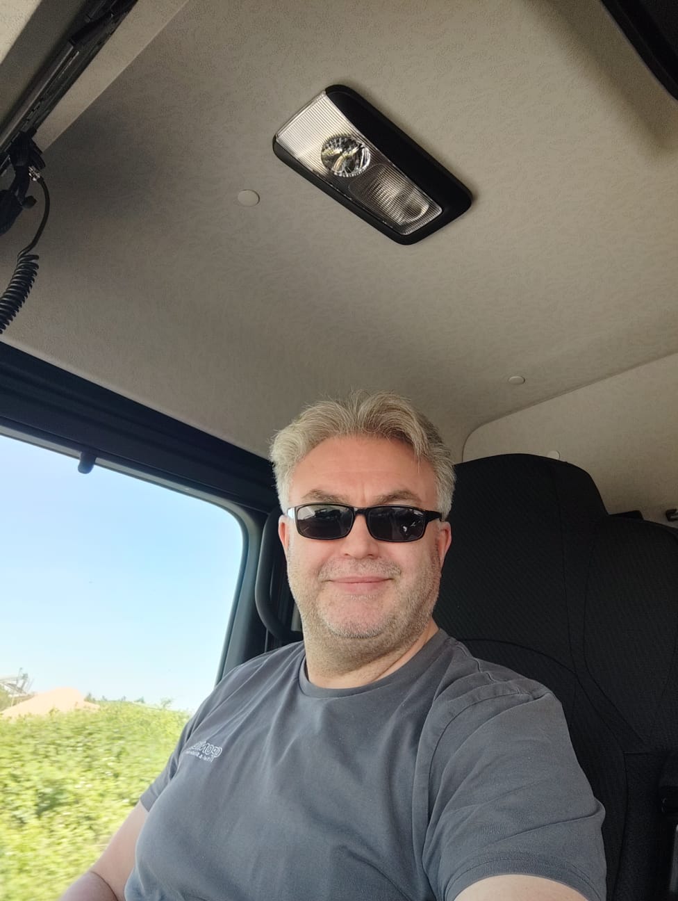 Papa lächelt